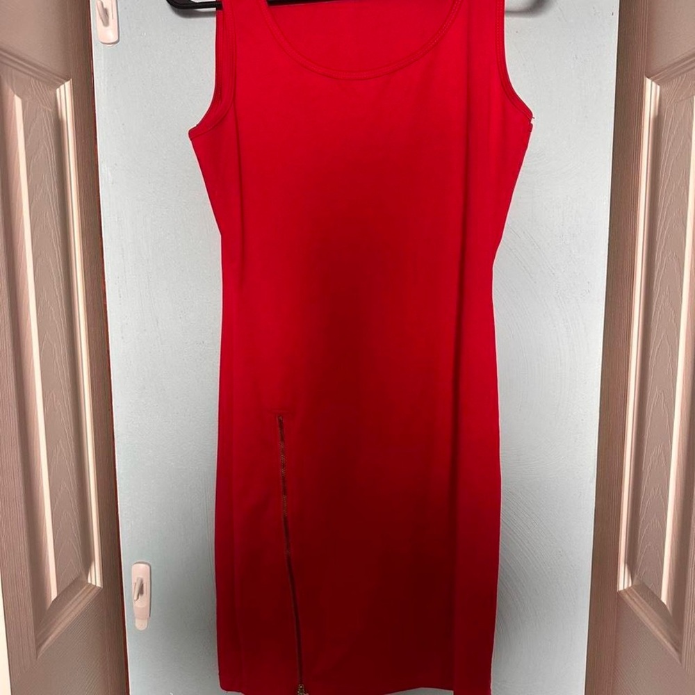 Chic Red Sleeveless Midi Dress